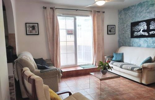 Serene mountain views Spacious garden and sole use of the 10x5m pool - Foto 8