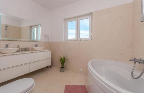 4 Bedroom Cozy Home In Donja Jagodnja - Foto 38