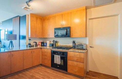 Stylish 1BR HighRise DT, Parking, Pool, Gym, W-D, Golf - Foto 31