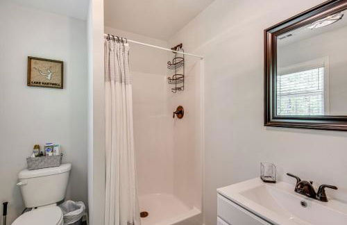 Waterfront Townville Home with Hot Tub and Dock! - Foto 16