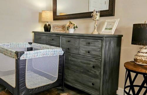 Soak n Stroll 2 State St Casino Firepit Dogs OK - Foto 25