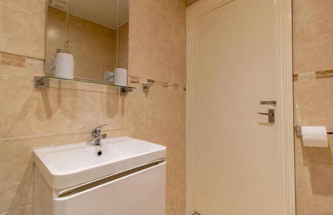 Stunning 1-bed Apartment in Gateshead - Photo 23