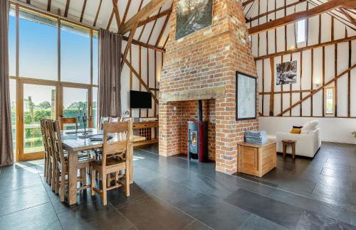 Liston Hall Barn - Photo 2