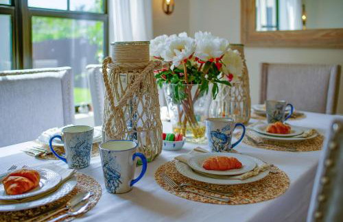 Elegant 4BR Home Guest House Private Yard - Foto 62