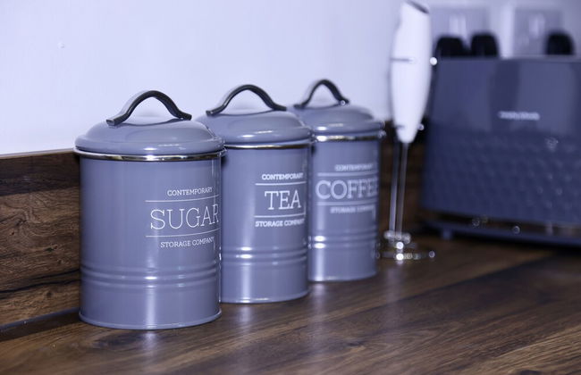 Captivating 1-bed Apartment in Nottingham - Photo 9