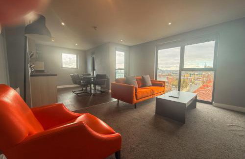2 Bedroom Juliette Balcony Quayside Apartment with VIEWS and Parking Sleeps 4 - Foto 12