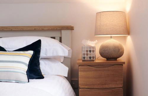 Footprints-comfortable and modern one bedroom Apartment - walking distance to the pretty harbour - Photo 14