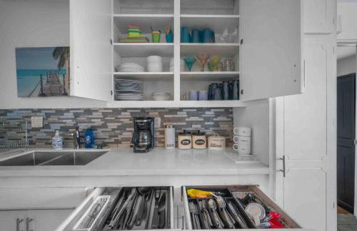 Family Retreat w/ Theater, Pool & Outdoor Dining - Foto 27