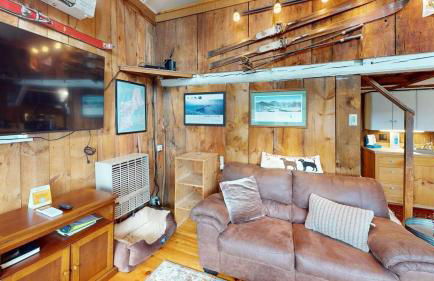 Pond View Cabin Brought to you by GetAway Vacations - Photo 9