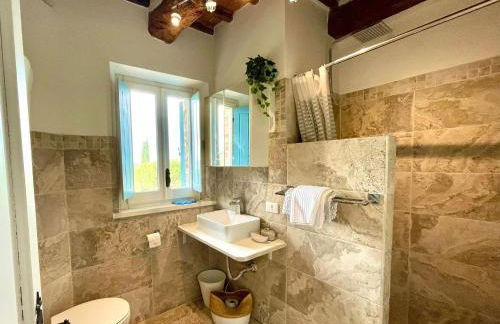 Stunning Village Casa with Private Garden and Olive Grove - Foto 21