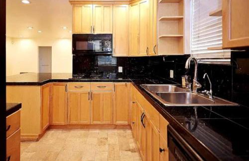 Stylish 4 Bedroom Home Near Venice Beach with Backyard BBQ - Foto 13