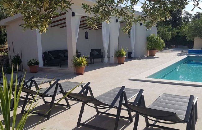 Secluded Oasis With Pool, Outdoor Kitchen, & Landscaped Terraces - Foto 27