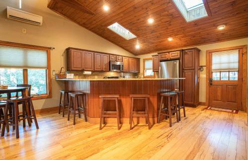 King Bed, Putt-Putt w/ Hot Tub, & Other Games - Foto 13