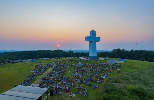 Romantic 1BR Cabin w Hot Tub Near Carbondale - Foto 24