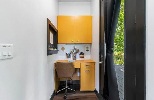 LUX Treehouse on Private Lake next to Lake Conroe with Game room, Paddleboards, Lake Views, and more! - Foto 52