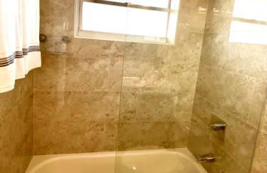 Modern waterfront apartment with Miami Skyline view, free parking 5 mins drive to Miami Beach - Foto 44