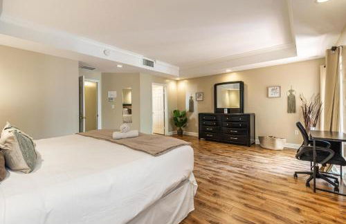 Salty Fox 5BD Oasis w Spa, Beach & Downtown - Foto 14