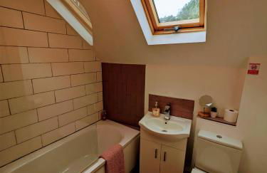 Detached House with Gated Parking in Whalley Range, Near Manchester City Centre - Foto 28