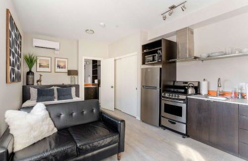 Stay Portland - Modern Portland Studio - Food Carts & Local Shops - Photo 1