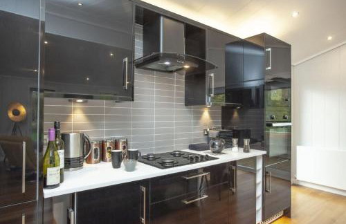 Deer Leap, Strawberryfield Park - Photo 10