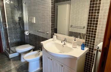 VILLA VITTORIA with LARGE PRIVATE HEATED SWIMMING POOL COMPLETE with HIDROMASSAGE FOR EXCLUSIVE USE , SEA and BEACH VIEW, 150 METERS FROM THE BEACH, POOL SURFACE 60 mq, POOL DEPTH 140 cm , FREE PARKING AND WIFI - Foto 28