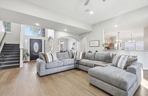 Luxury Backyard Pool & Patio Oasis 4-BD - Foto 8