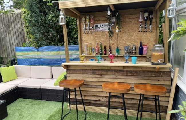 Urban Retreat Hot Tub Bar Ev Charger - Foto 13