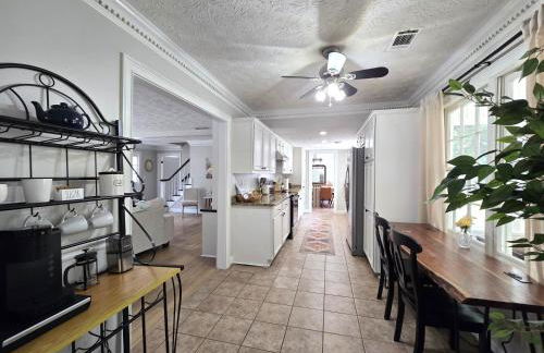 Cozy 5BR Family Retreat Firepit Games Patio - Foto 15