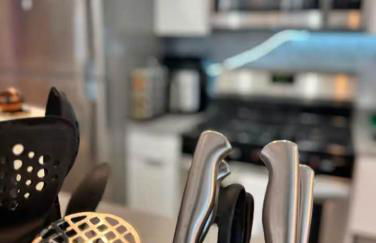 NEW Chic & Cozy 1BD Apartment Near East River, Minutes from Central Park - Foto 14