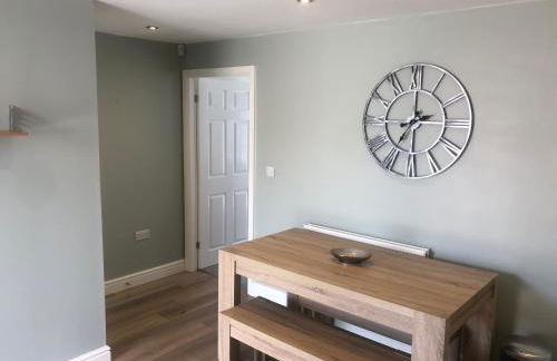 Barber House, Hoyland with two allocated parking spaces - Foto 13