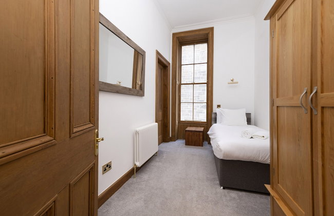 JOIVY 5 Bedroom Apt Near Meadows & George Square - Foto 37