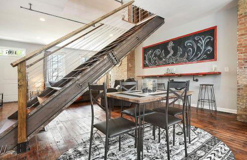 HostWise Stays - The "Row" House - Beautiful Space, Two King Beds - Photo 8