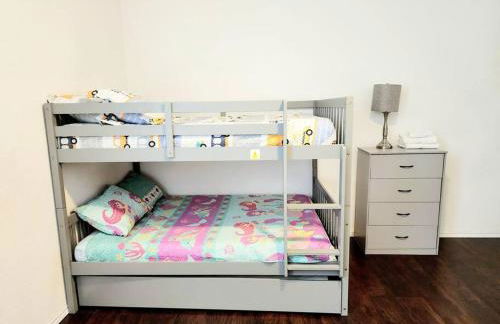 Newly remodeled 5BR 3BA w/pool 16 ppl - Photo 57