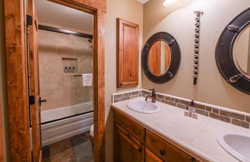 5th Floor 2BD 2BA Condo with Magnificent Views - Foto 17