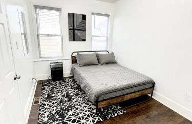 Sleeps 8, Stylish Home, Great Access NYC & EWR - Photo 16