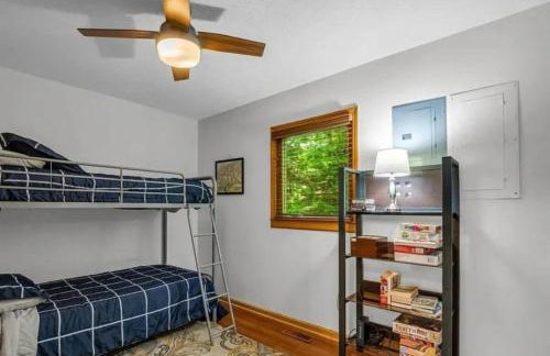 Updated Classic Cabin, Private Community and Hot Tub - Foto 15