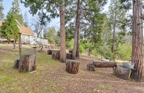 Deck and Wooded Views 5-Acre Auberry Retreat! - Foto 33