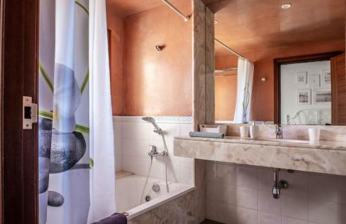 Elegant Villa in Ciutadella de Menorca with Private Pool - Photo 13