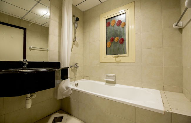 Deluxe Apartment with Lake View - Photo 22