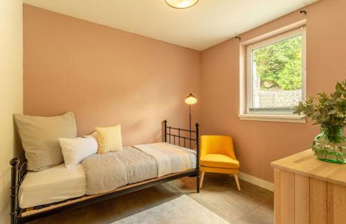 Spacious Home Sauna Hot Tub Pool Patio BBQ - Photo 17