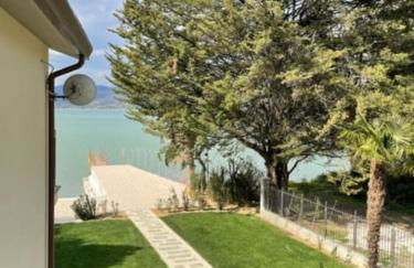 The Boathouse, at the lake - Photo 27