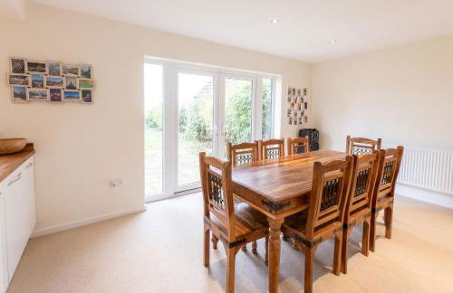 Grand 5BR Home in Market Harborough with Parking - Foto 25