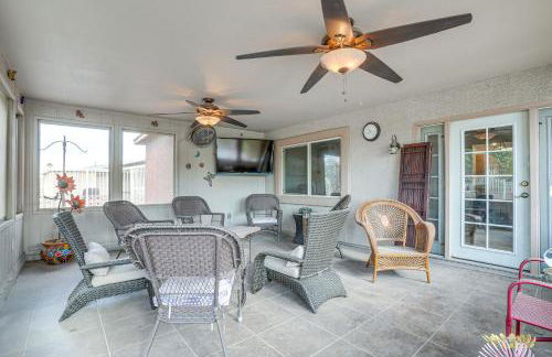 Close to Golf Sun City Escape with Furnished Porch! - Foto 20