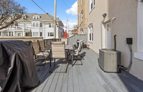 Luxurious 8BR Beach Duplex w Ocean Views - Photo 31