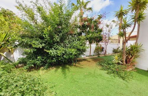 House with a tropical garden - Foto 56