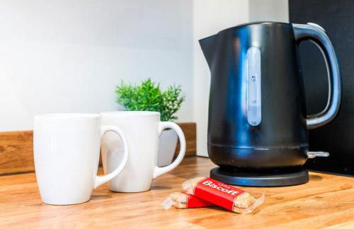 Free parking, Private Garden and Netflix, Charming Elegant 2 bedroom House Nottingham - Photo 40