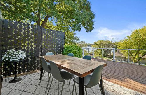 Luxury Lakeview Stay | Main&Guest House, Sleeps 10 - Foto 6