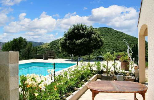 Spacieuse villa à Saint-Jean-du-Pin avec piscine privée - Foto 6