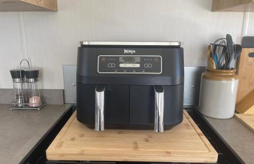 Golden Dunes Retreat, Dog-Friendly Stay at Par Sands Holiday Park, Cornwall - Foto 3