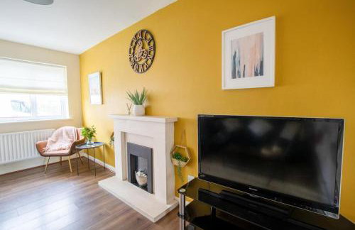 2BR Home Near Shops & Transport Links - Foto 7